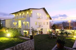 Lu Tan Residence