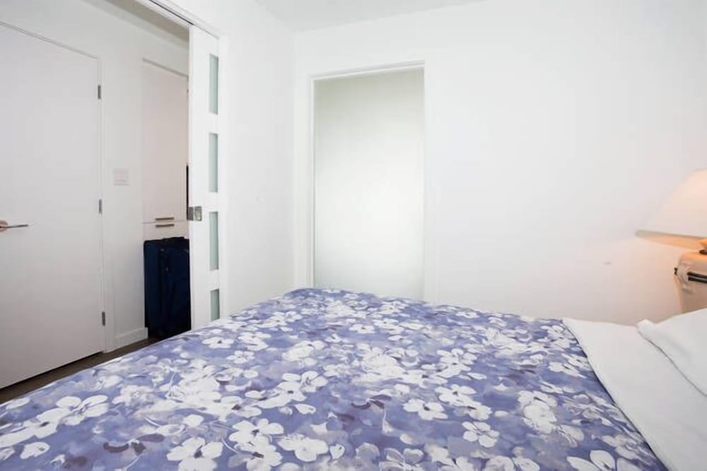 1 Bedroom China Town Condo