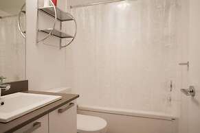 1 Bedroom China Town Condo