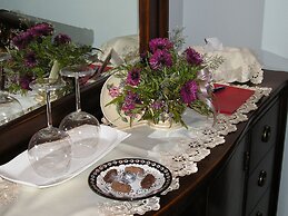Tucked Inn the Harbour Bed & Breakfast