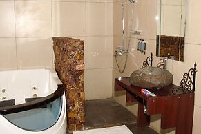 Lake Safari Lodge
