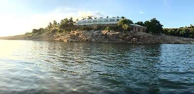 Lake Safari Lodge