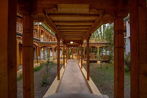 Lha - Ri - Sa Resort
