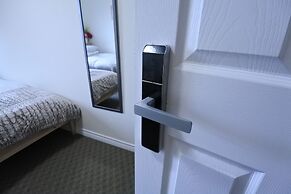Black Rooster Guesthouse