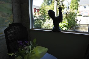 Black Rooster Guesthouse