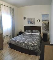 Black Rooster Guesthouse