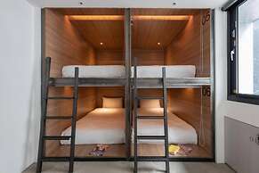 Bouti City Capsule Inn - Hostel