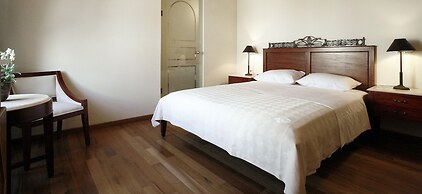 Leo Hotel