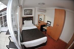 Palace Point Hotel