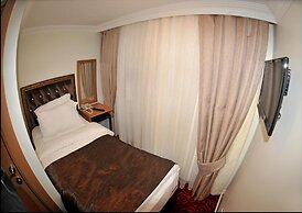 Palace Point Hotel