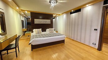 Lahoya Suites