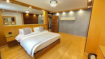 Lahoya Suites