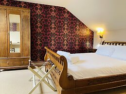 Greyhound Inn