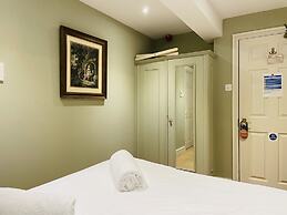 Greyhound Inn