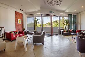 Roomies Suites
