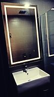 Roomies Suites