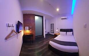 Roomies Suites