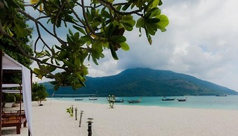 Lipe Beach Resort