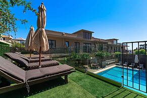 Mariette Rhodes Urban Suites