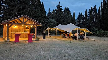 Hotel Les Cabanes Dans Les Bois