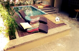Color Hostel