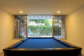 Color Hostel