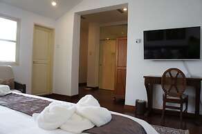 Heeren Palm Suites