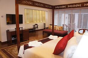 Heeren Palm Suites