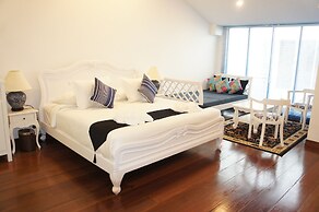 Heeren Palm Suites