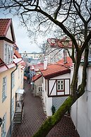 Three Crowns Residents