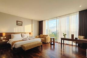 Grand Cakra Hotel