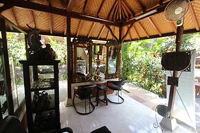Chonos Hotel Lovina