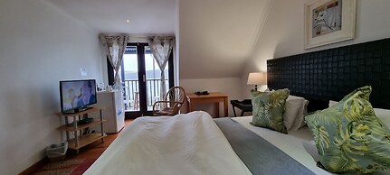 Lagoon Lodge