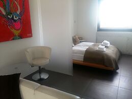 Thomsen Apartments