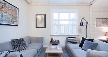 Thomsen Apartments