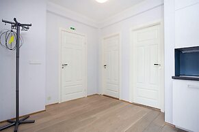 Thomsen Apartments