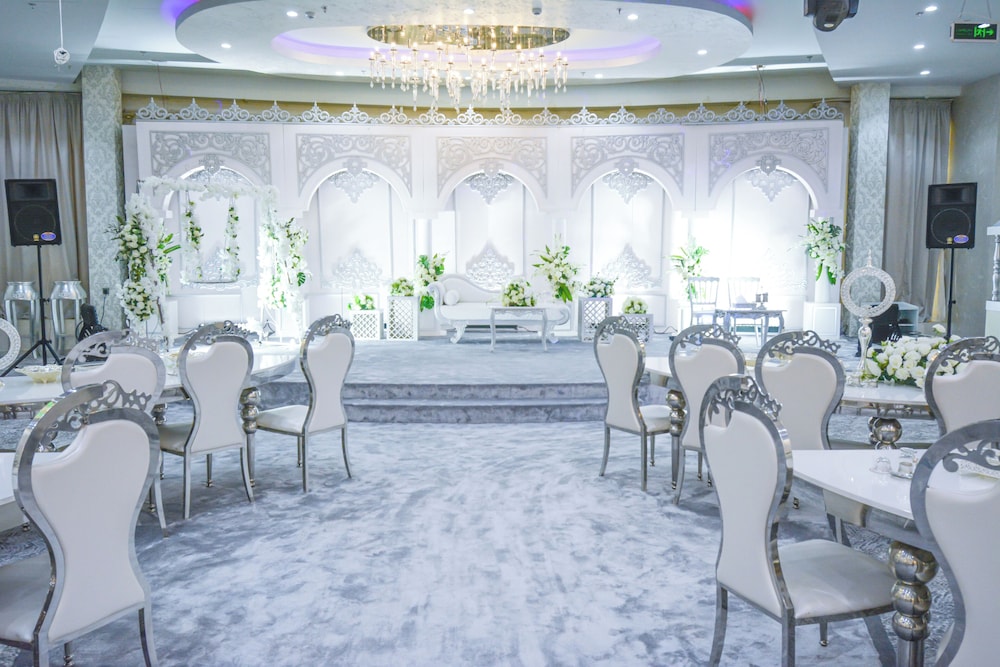 Reef Global Hotel