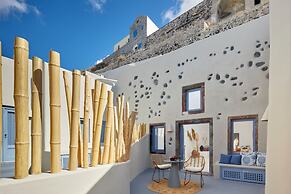 Luna Santorini Suites