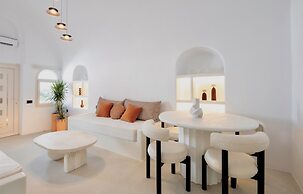Luna Santorini Suites