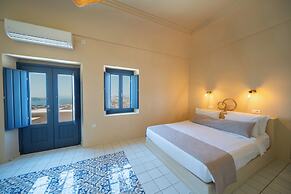 Luna Santorini Suites