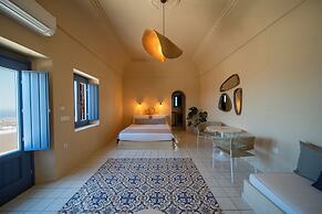 Luna Santorini Suites
