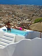 Luna Santorini Suites
