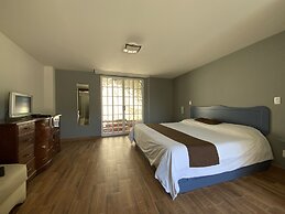 G K Suites Duraznos