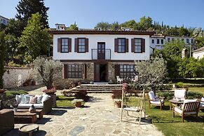 Güllü Konakları