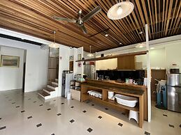 Happy Life Hostel