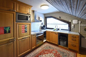 Abisko Guesthouse  & Activities