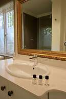 Melrose Place Boutique Hotel