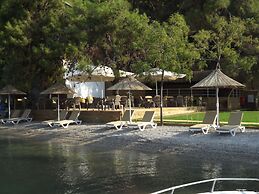 Alesta Yacht Hotel
