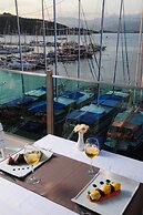 Alesta Yacht Hotel