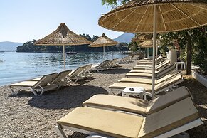 Alesta Yacht Hotel